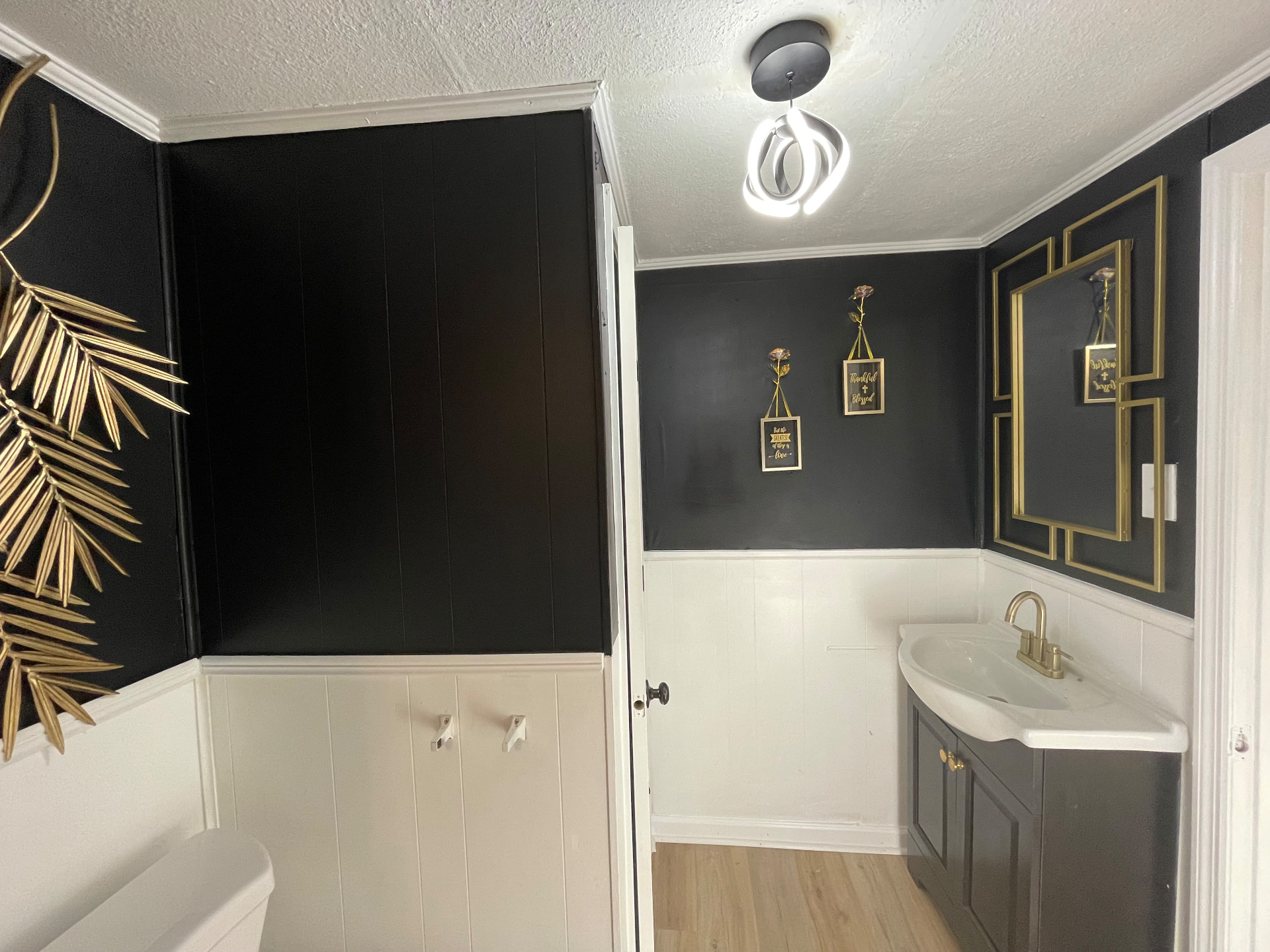 447 Lindsey Road — bathroom