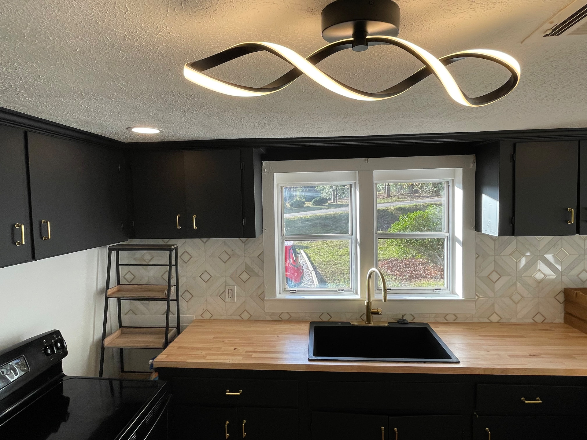 447 Lindsey Road — kitchen
